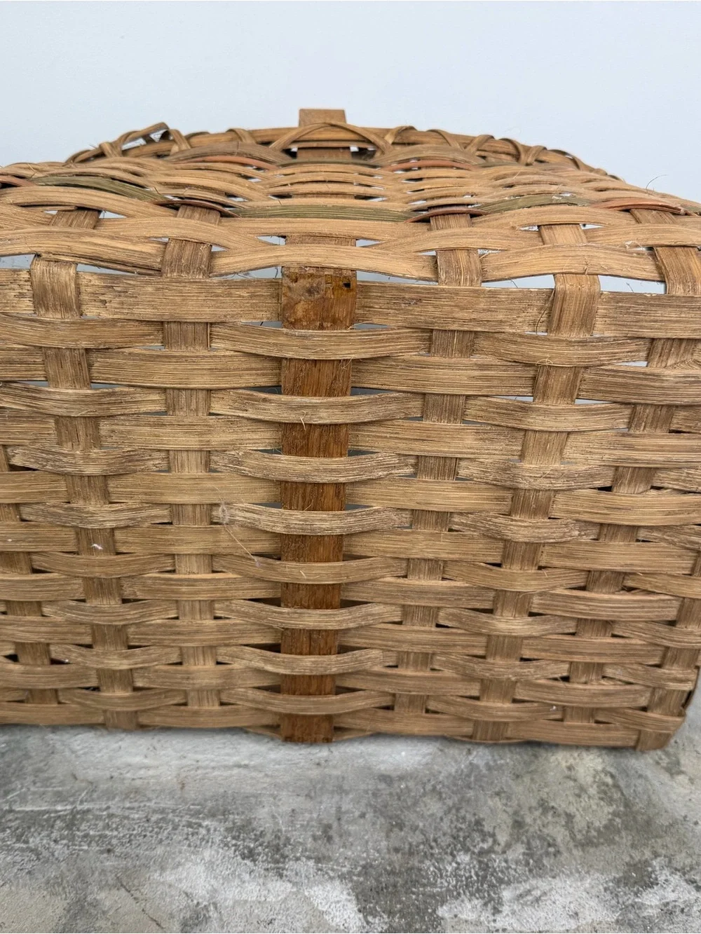 Vintage 1970-1980’s Woven Rustic Wicker Market Basket Large Oval Single Handle